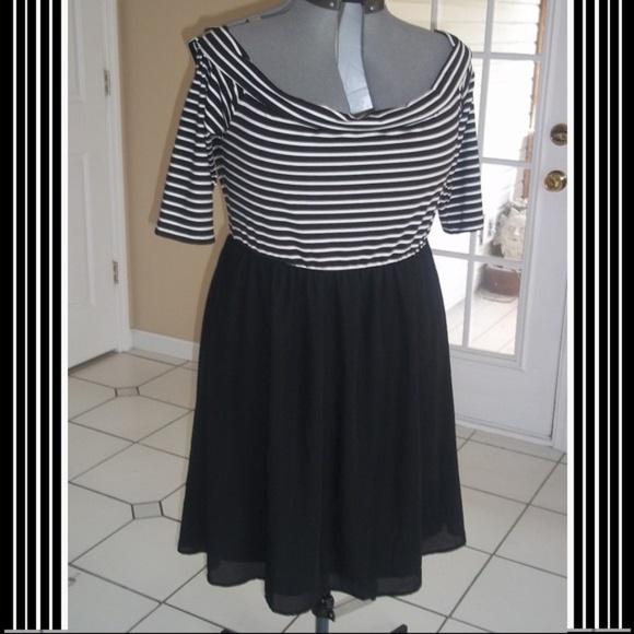 Agnes Orinda Dresses & Skirts - Sassy Black White Stripe Off Shoulder Dress